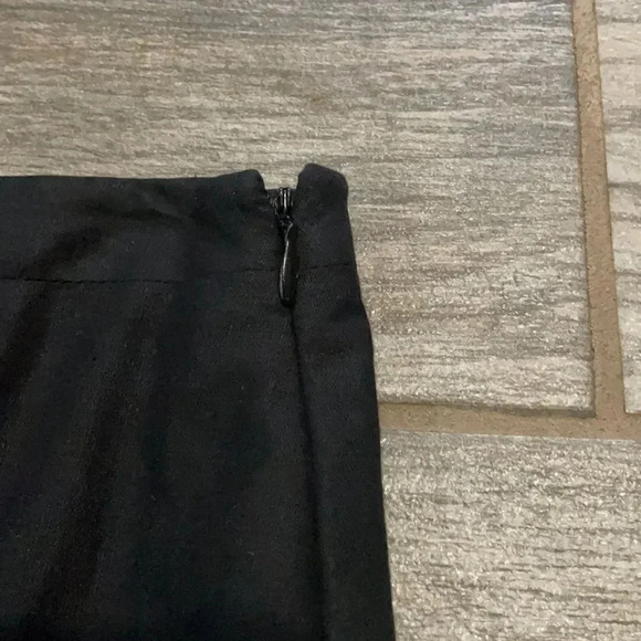 Ann Taylor Loft Pleated Black cotton Skirt Embroidered Details Women’s size 2P - Picture 8 of 10